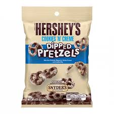 Hershey's Cookies N Creme Dipped Pretzels Peg  4.25oz 12ct - candynow.ca